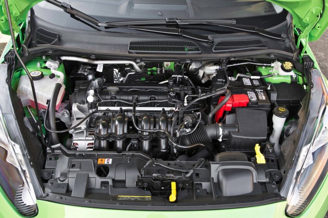 2014-Ford-Fiesta-SE-engine