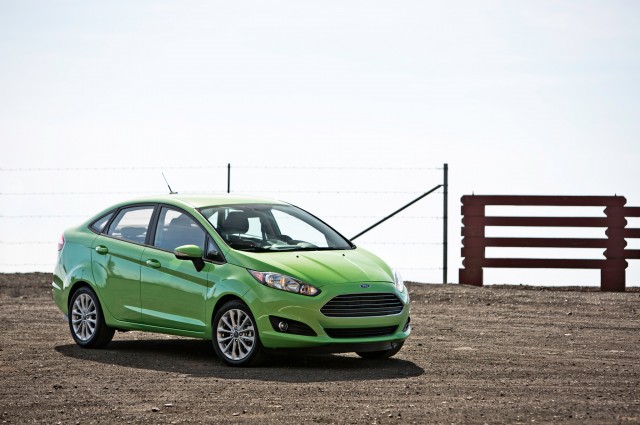 2014-Ford-Fiesta-SE-front-three-quarters